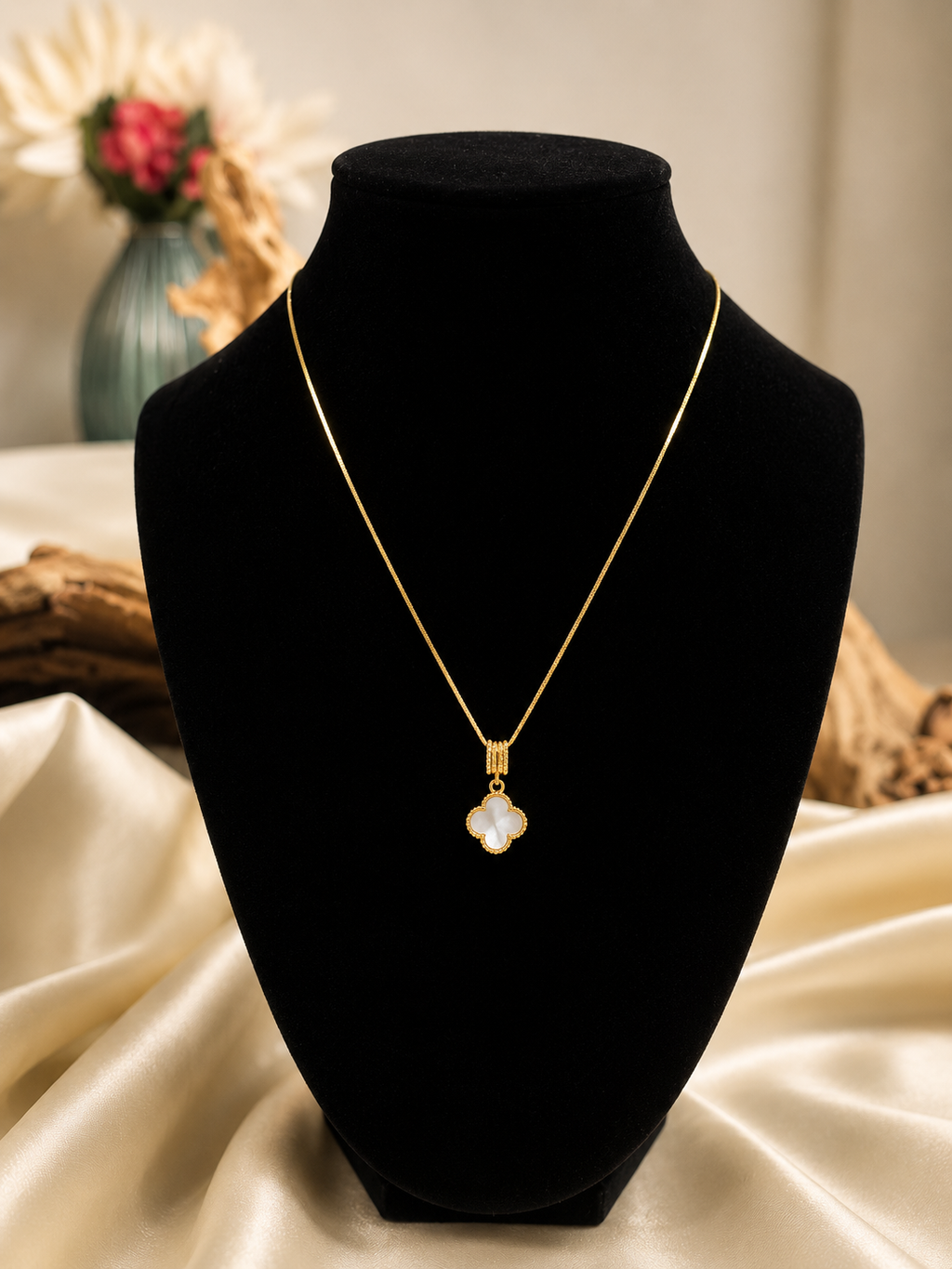 18K Gold Clover Pendant Necklace — Mother-of-Pearl
