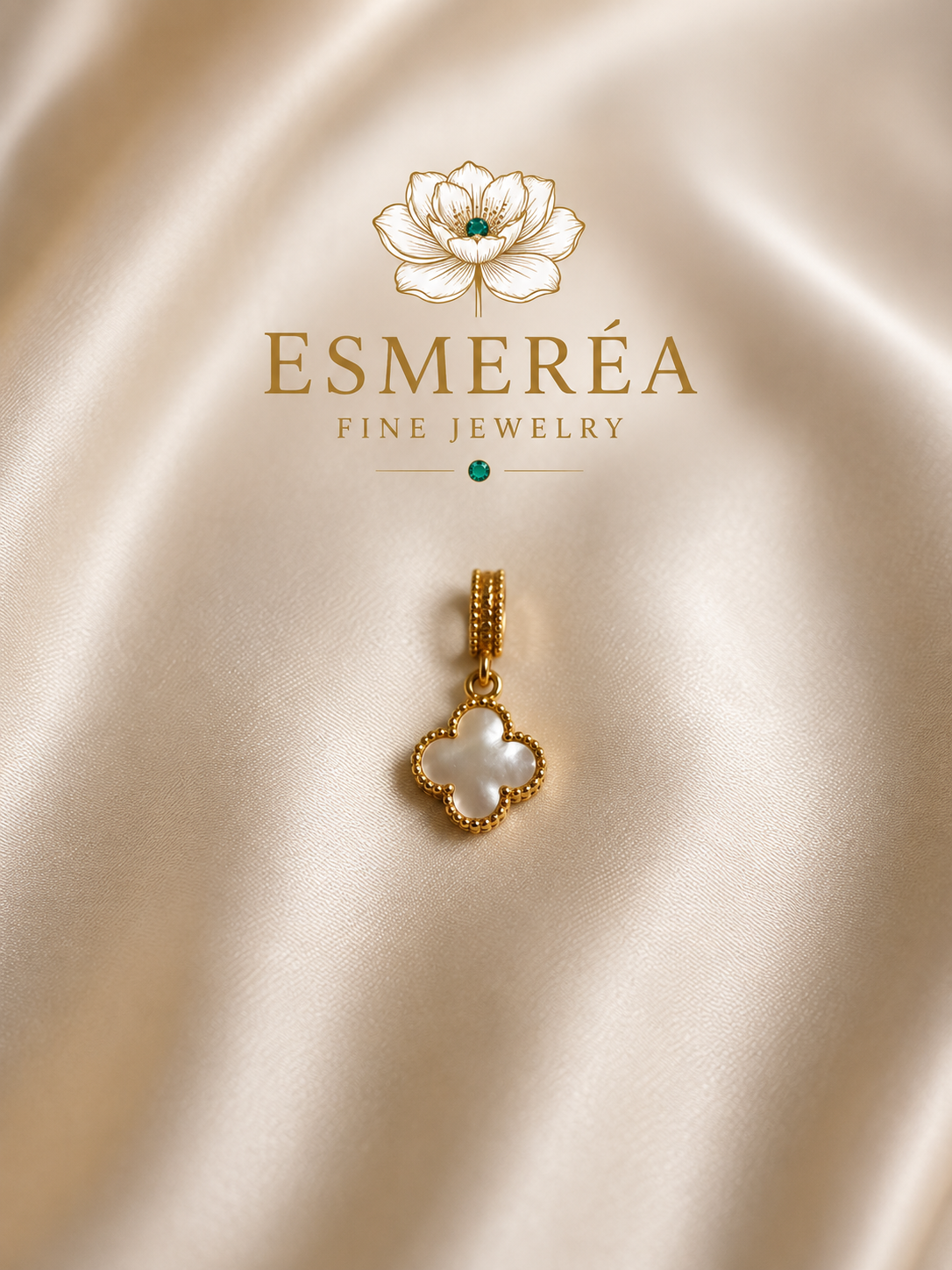 Clover Design Pendant — Mother-of-Pearl & 18K Gold
